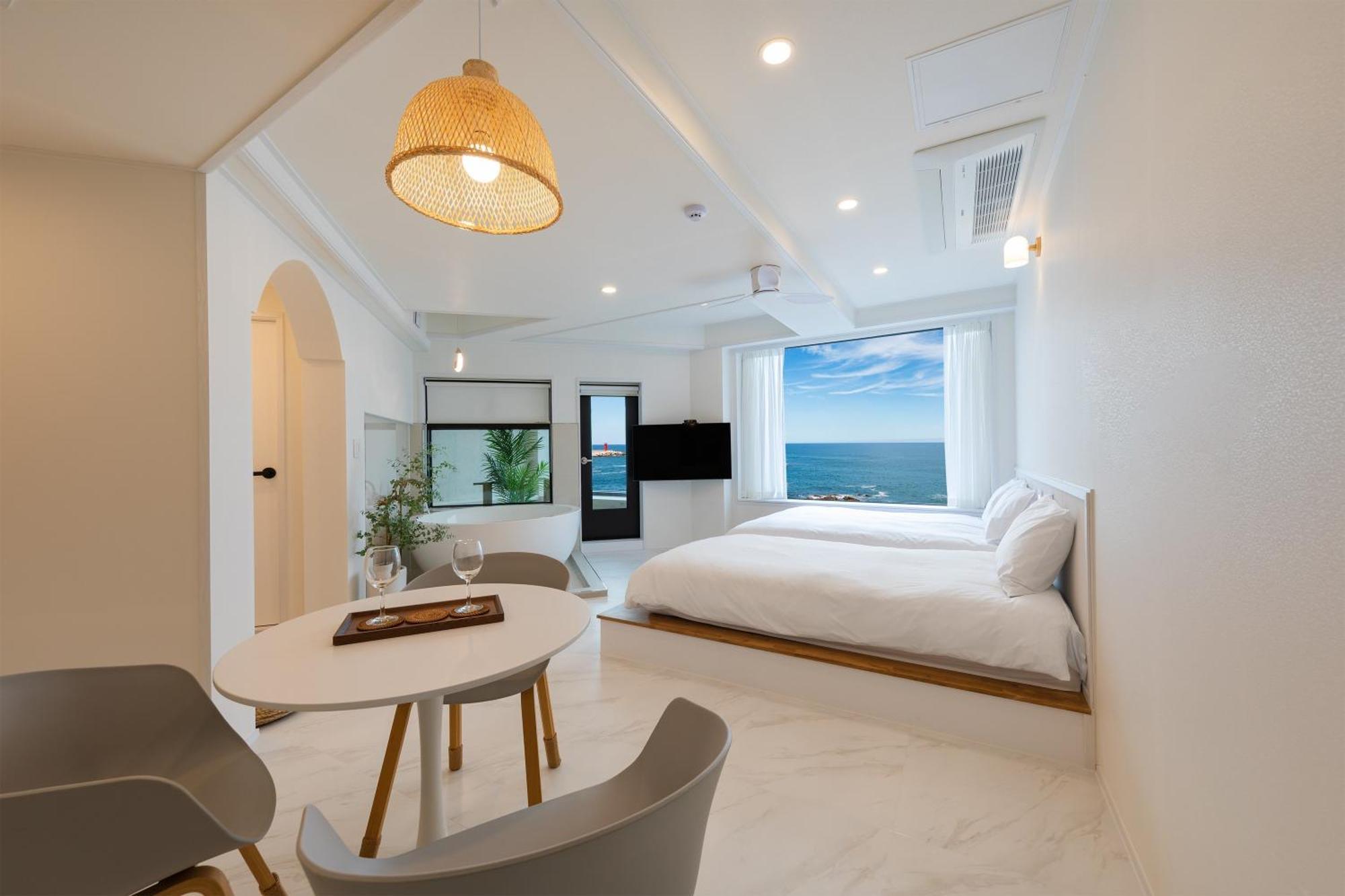 Gangneung Hue Pension Ocean View, Spa, Couple Екстер'єр фото