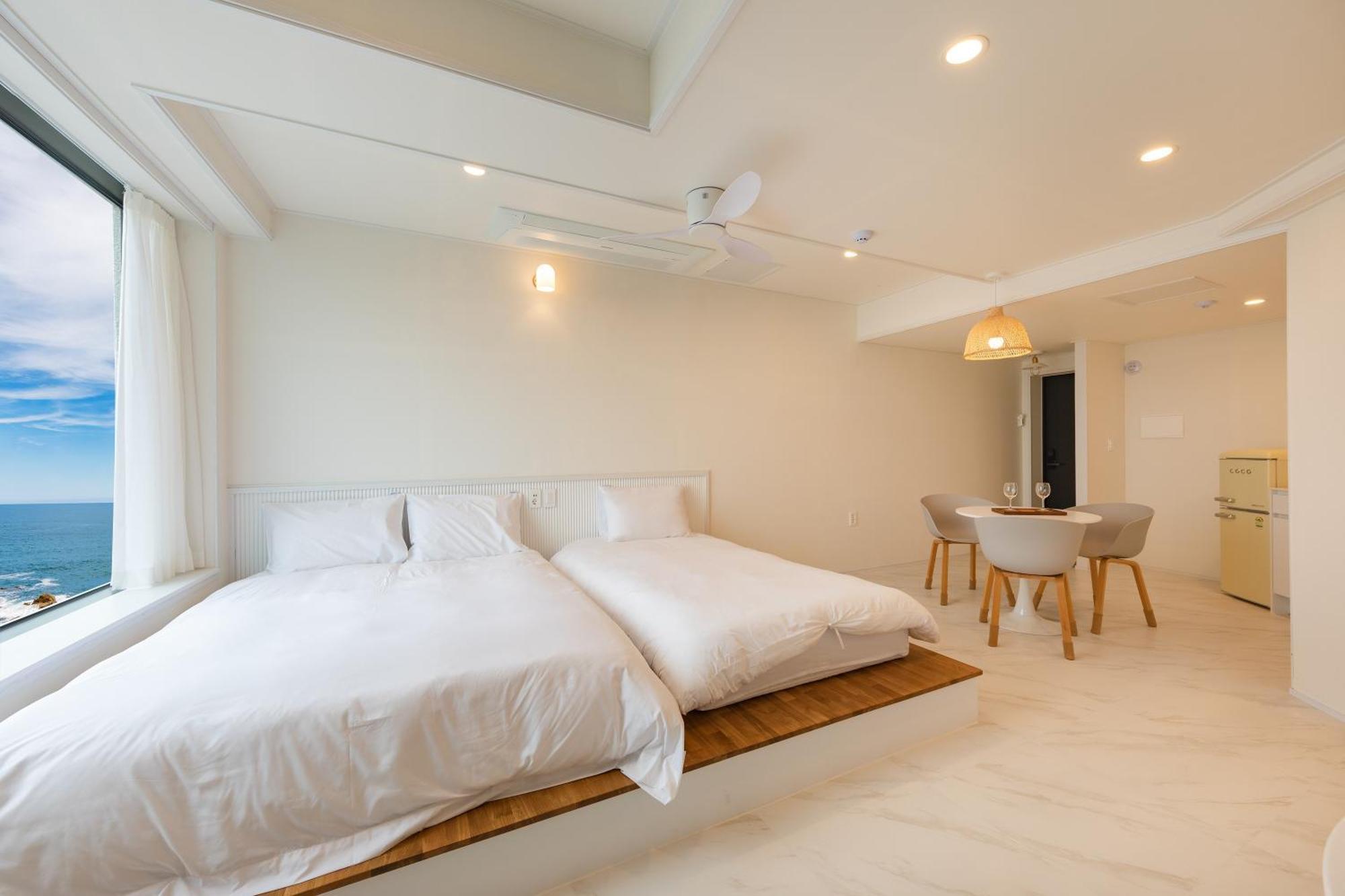 Gangneung Hue Pension Ocean View, Spa, Couple Екстер'єр фото