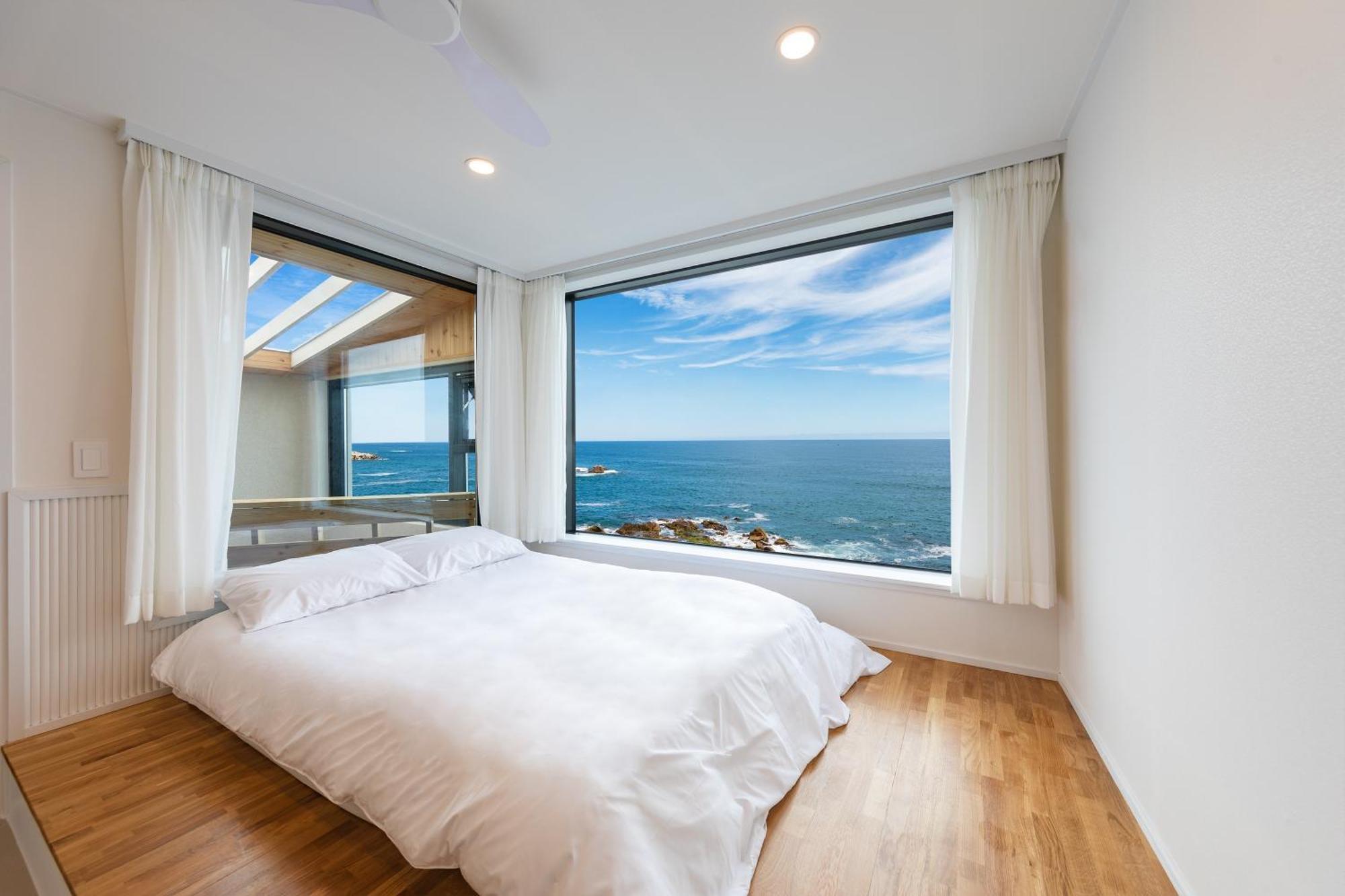 Gangneung Hue Pension Ocean View, Spa, Couple Екстер'єр фото