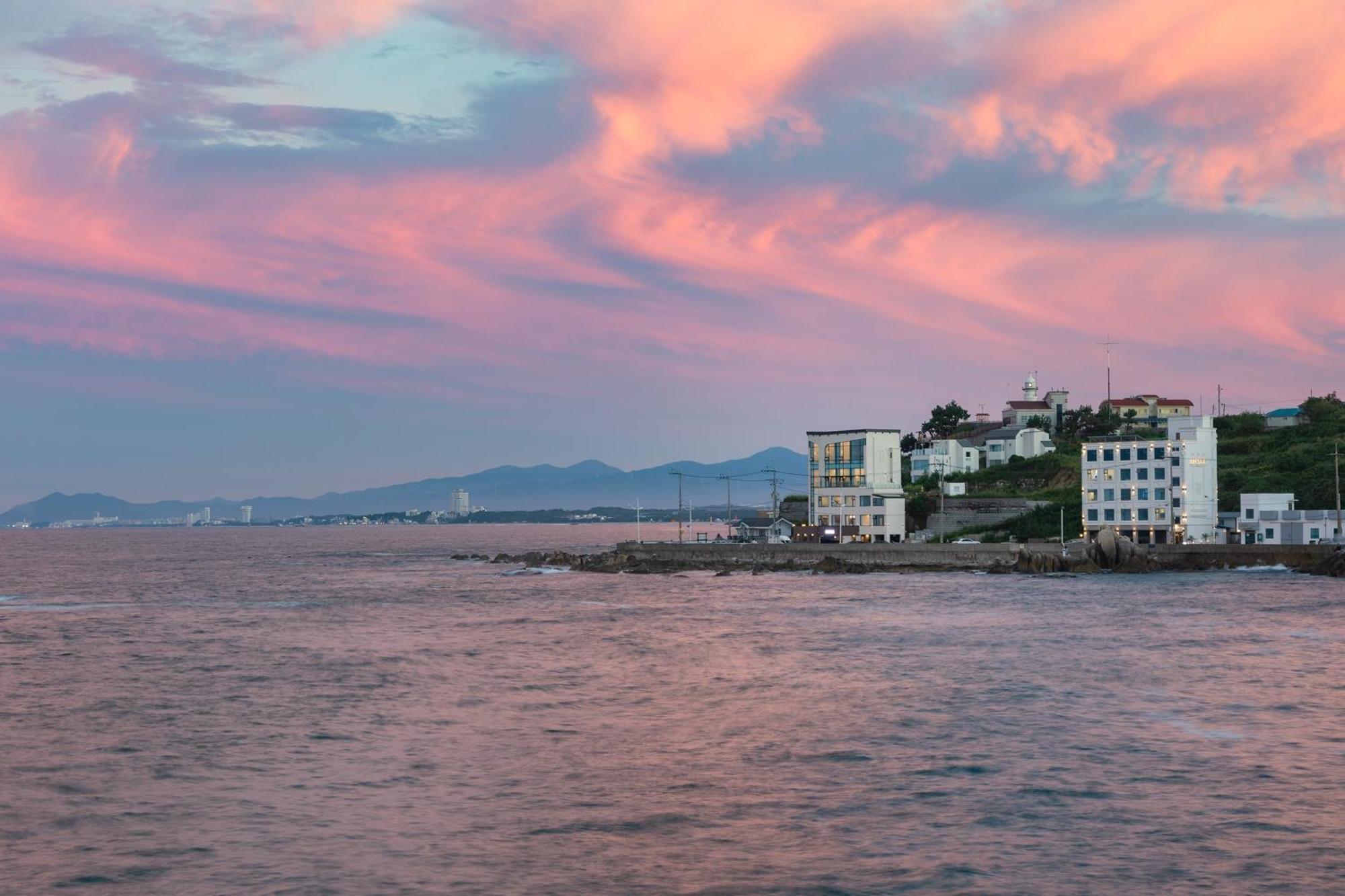 Gangneung Hue Pension Ocean View, Spa, Couple Екстер'єр фото