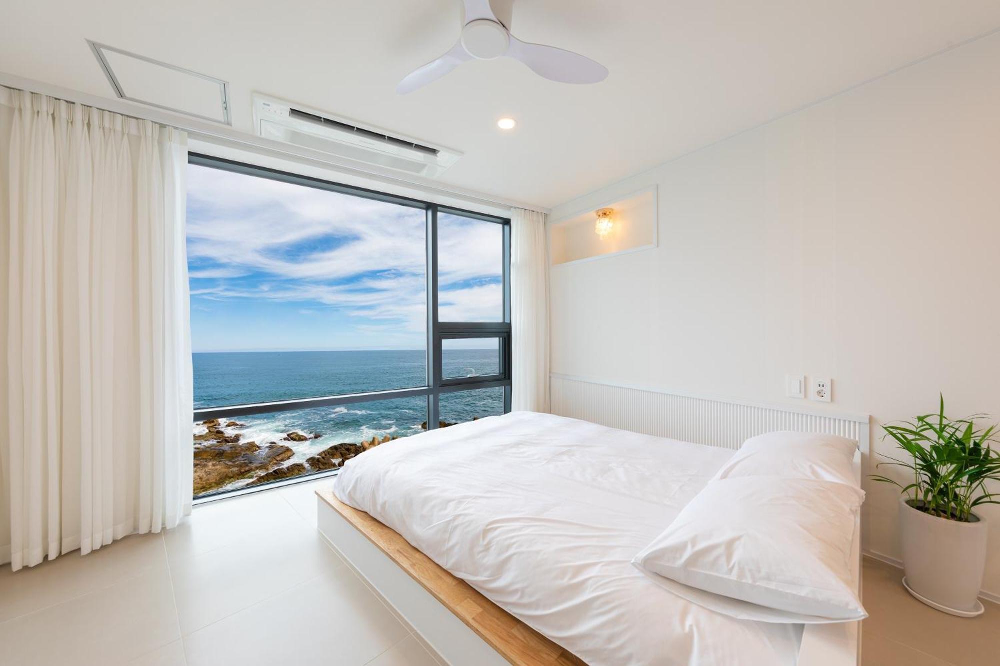 Gangneung Hue Pension Ocean View, Spa, Couple Екстер'єр фото