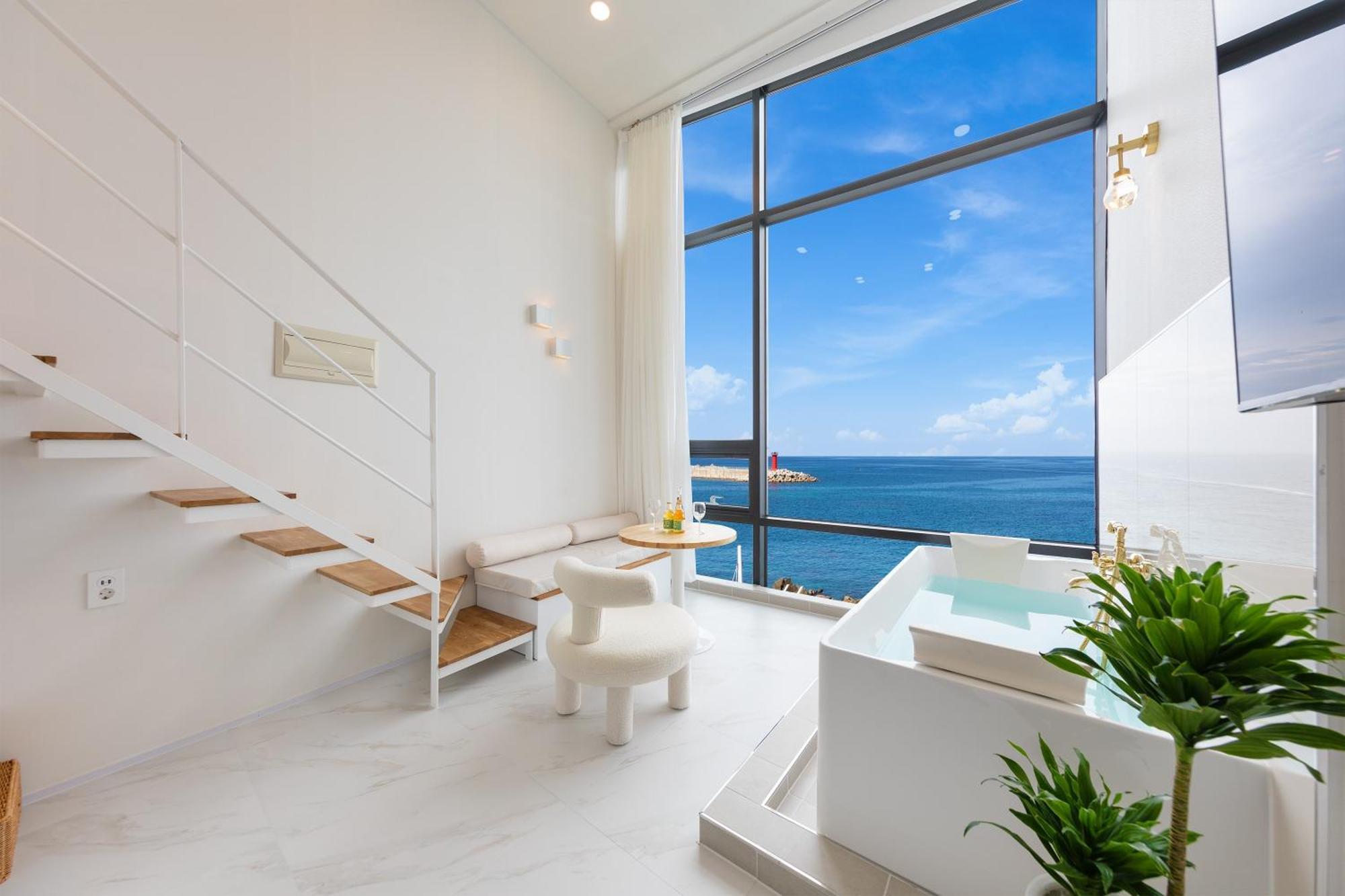 Gangneung Hue Pension Ocean View, Spa, Couple Екстер'єр фото